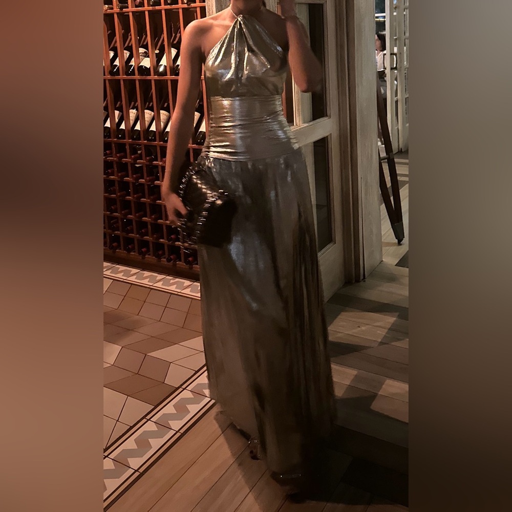 Stunning backless halter metallic green gown - Picture 3 of 5